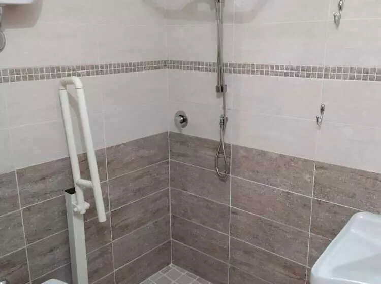 تختخواب و صبحانه La Vita è Bella