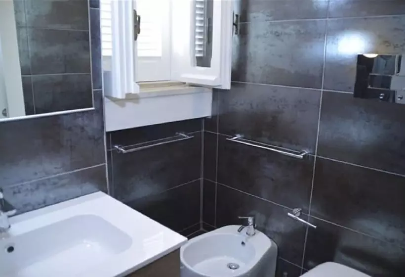 تختخواب و صبحانه Suite White House