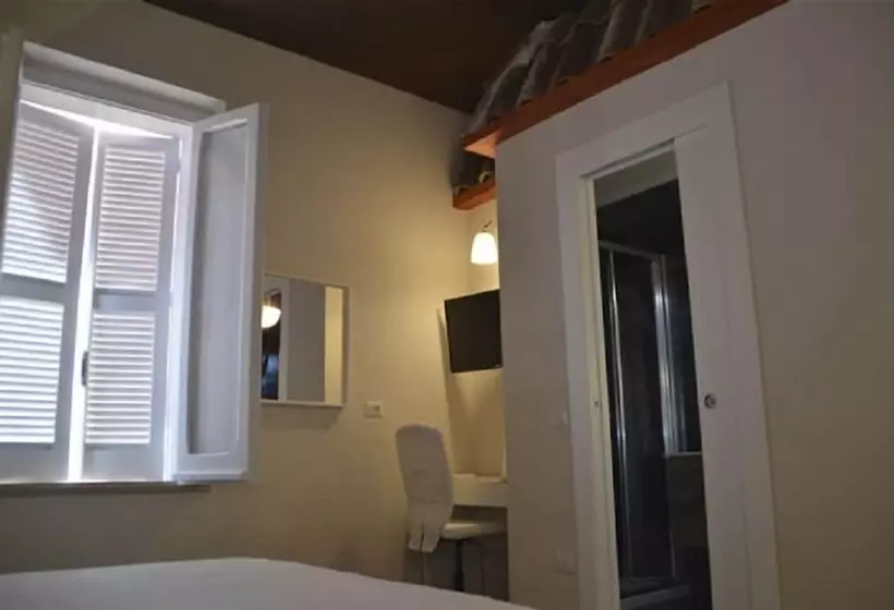 تختخواب و صبحانه Suite White House