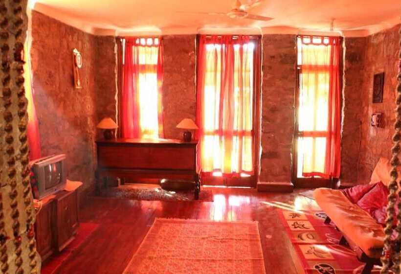 تختخواب و صبحانه The Mapple Cottage