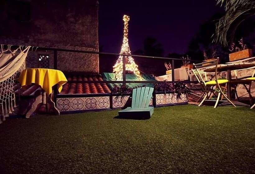 Hostel La Antigua Capsula