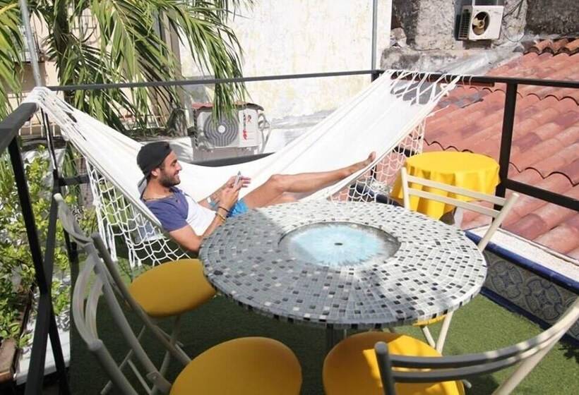 Hostel La Antigua Capsula