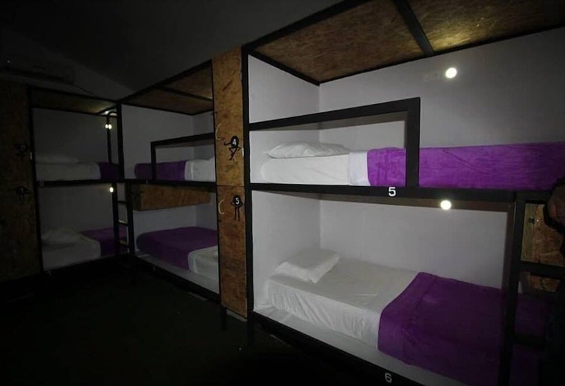 Hostel La Antigua Capsula