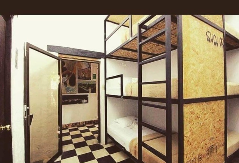 Hostel La Antigua Capsula