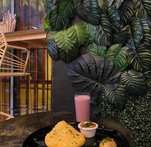 Hostel La Antigua Capsula