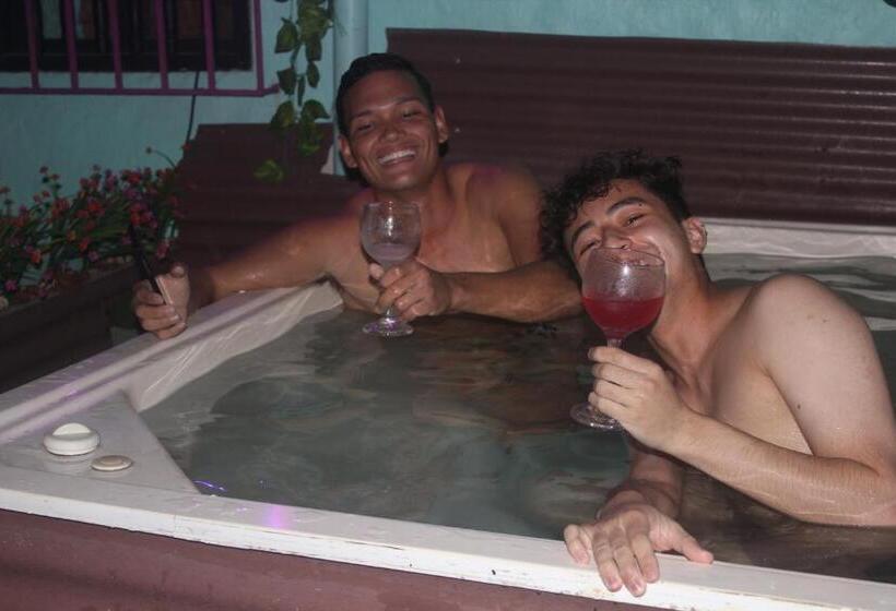 Hostel La Antigua Capsula