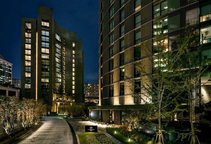 Hotel The Middle House