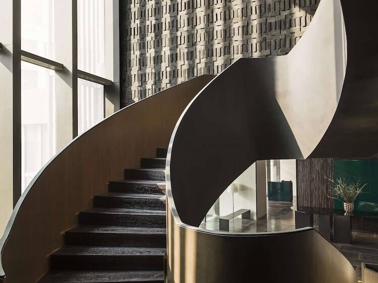 Hotel The Middle House