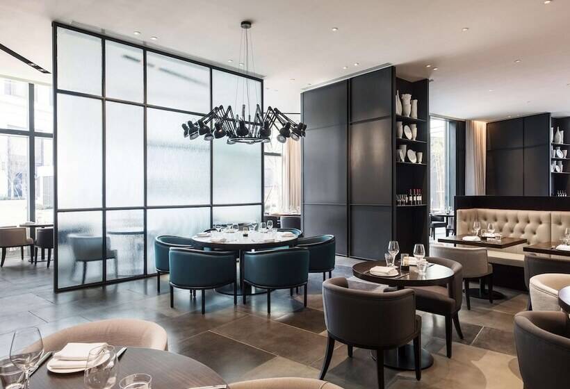 Hotel The Middle House