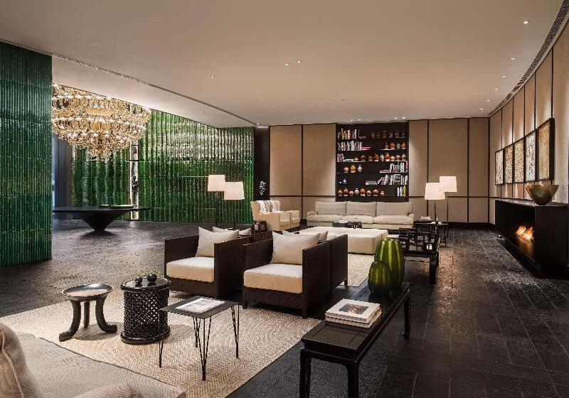 호텔 The Middle House