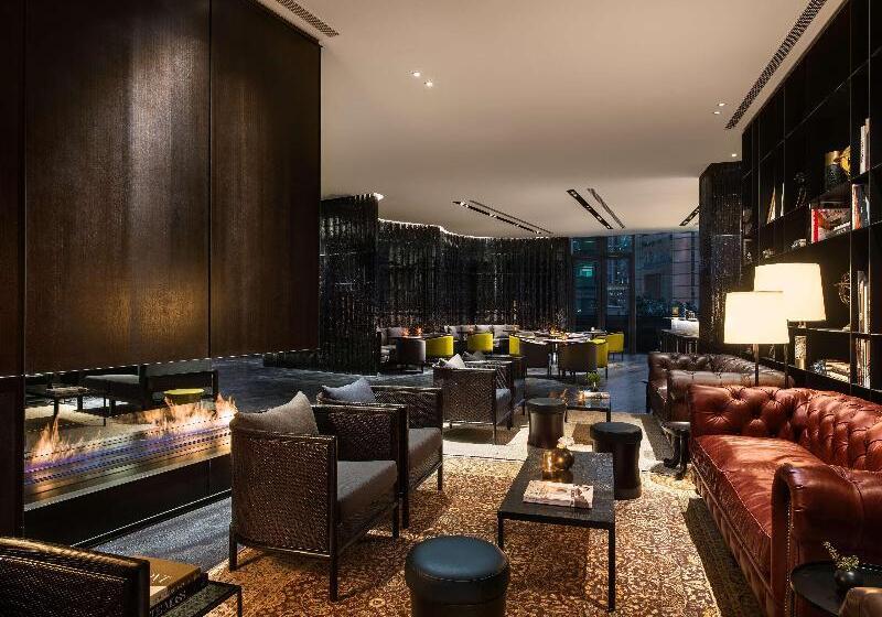 호텔 The Middle House