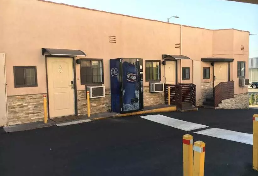 モーテル Mid City Inn