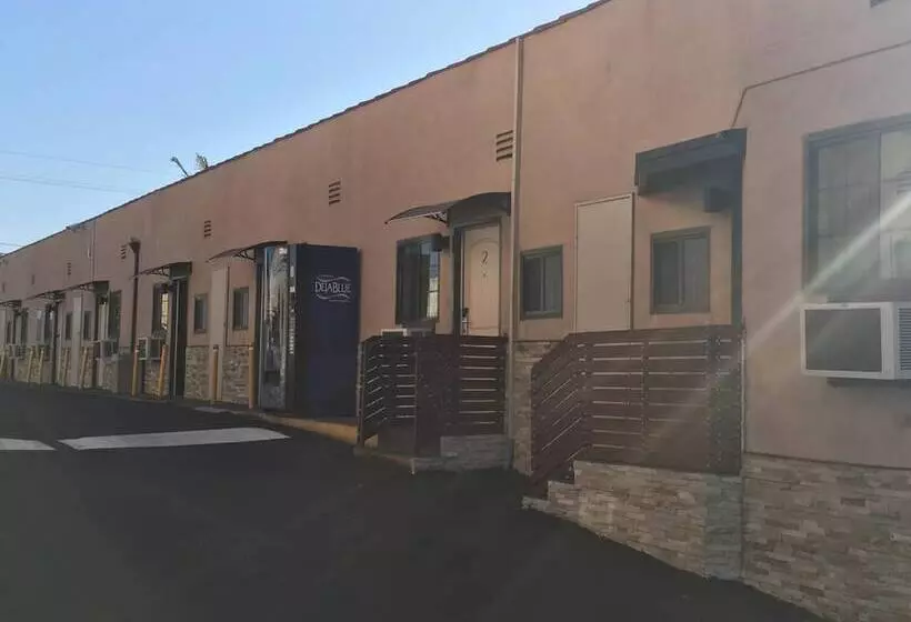 モーテル Mid City Inn