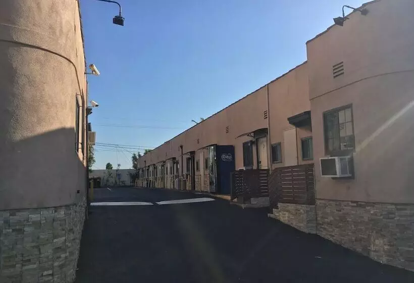 モーテル Mid City Inn