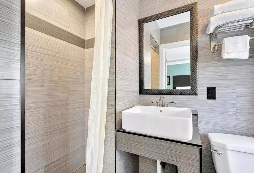 モーテル Mid City Inn