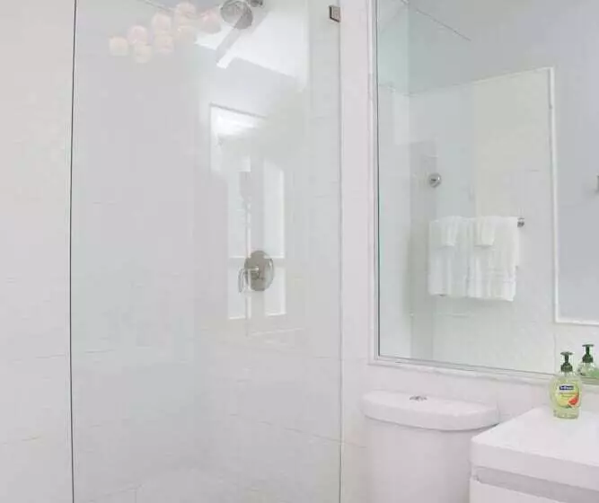 استراحتگاه The Fred  Adults Only