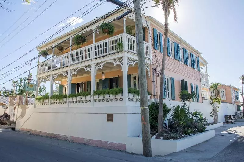 استراحتگاه The Fred  Adults Only