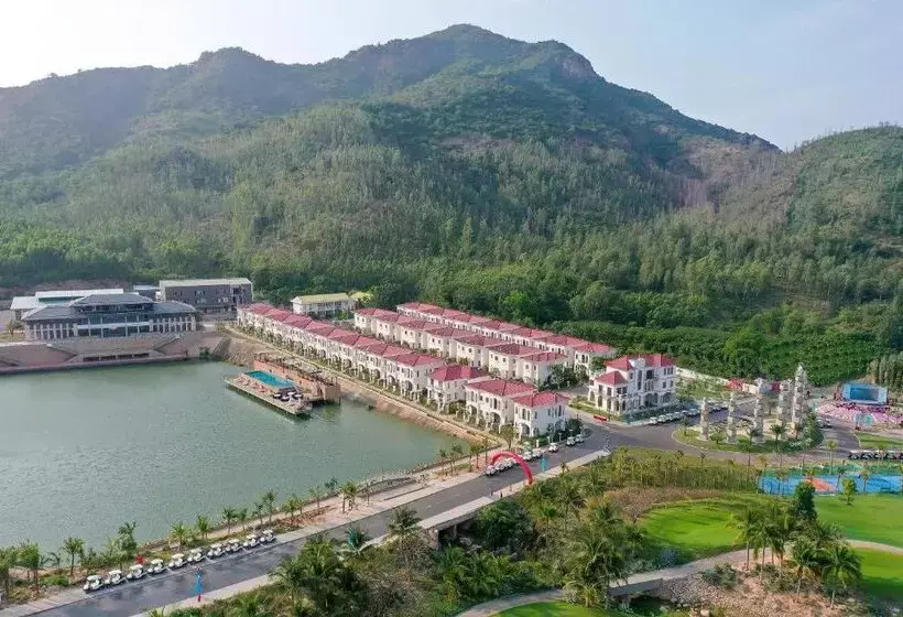 استراحتگاه Swiss Belvillas Solavita Binh Tien