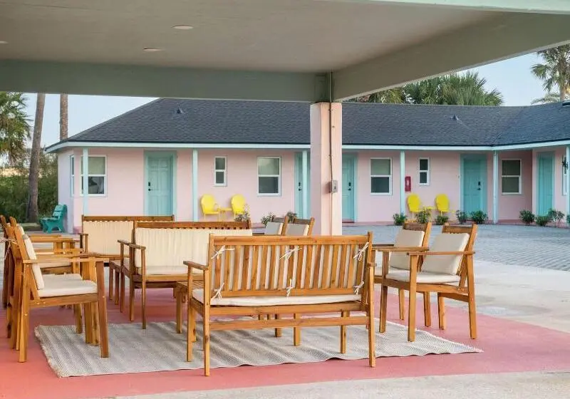 Haleys Court Boutique Motel