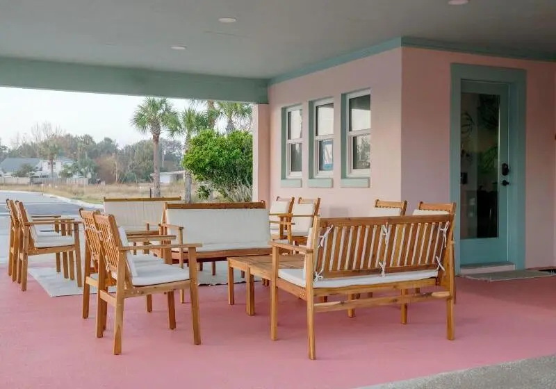 Haleys Court Boutique Motel