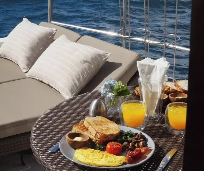 Hotelli Nyaman Catamaran