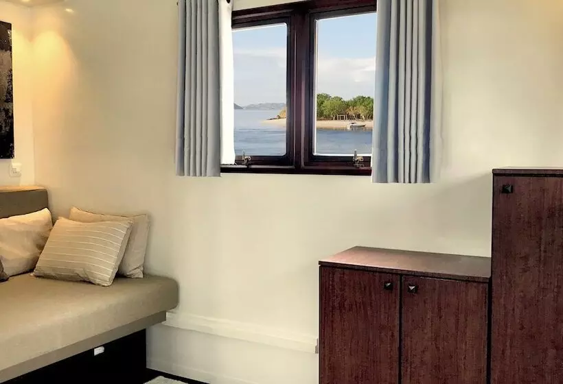 Hotelli Nyaman Catamaran