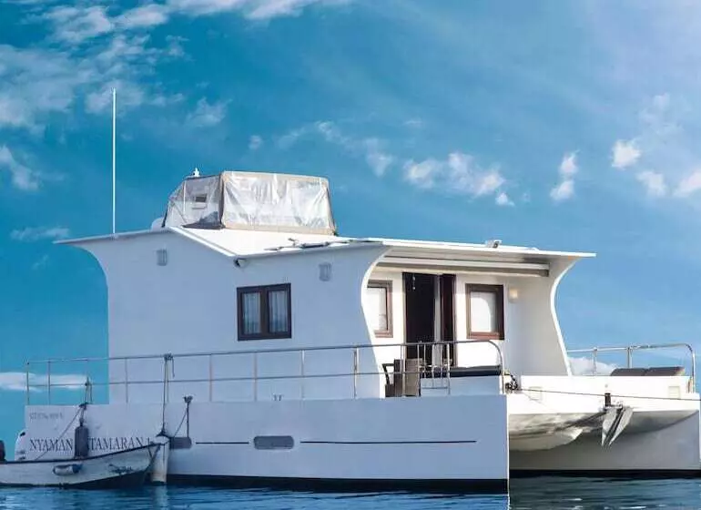 Hotelli Nyaman Catamaran
