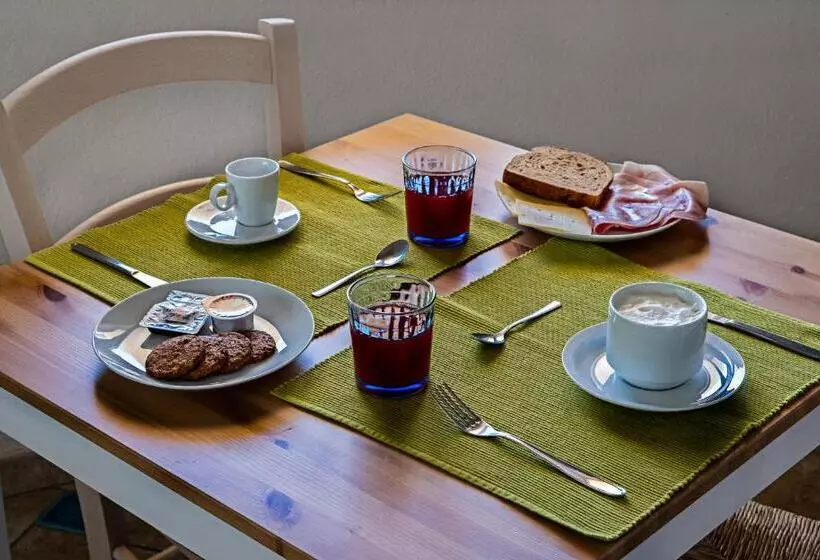 ベッドアンドブレックファースト Giaco's Rooms