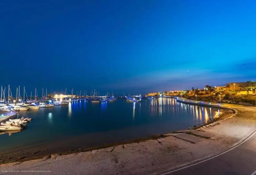 تختخواب و صبحانه Regina's Home
