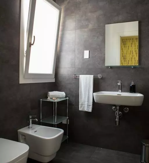 تختخواب و صبحانه Regina's Home