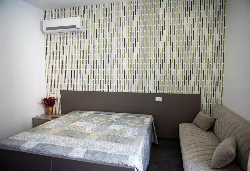 تختخواب و صبحانه Regina's Home
