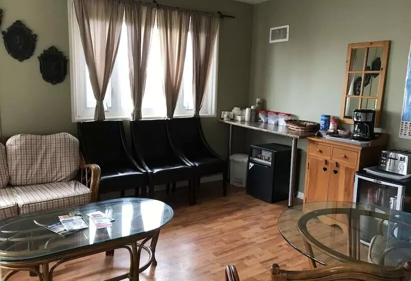 Cardinal Court Motel