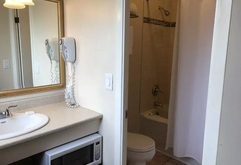 Cardinal Court Motel