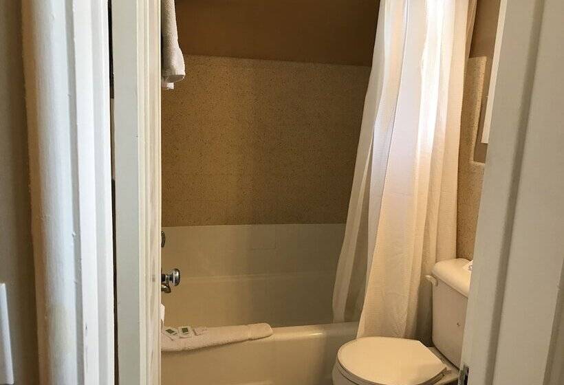 Cardinal Court Motel