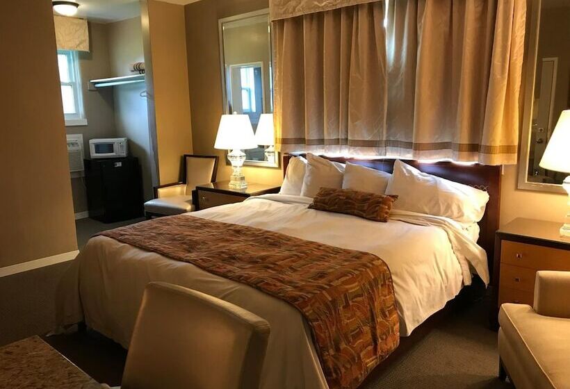 Cardinal Court Motel