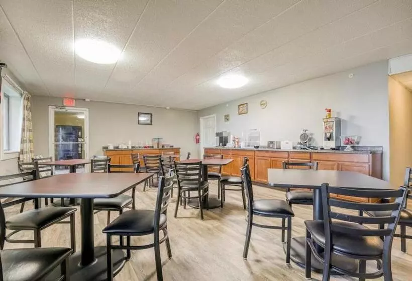 Hotelli Fairbridge Inn Express Monroe City