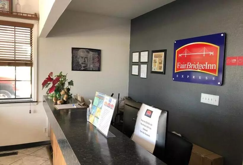 Hotelli Fairbridge Inn Express Monroe City