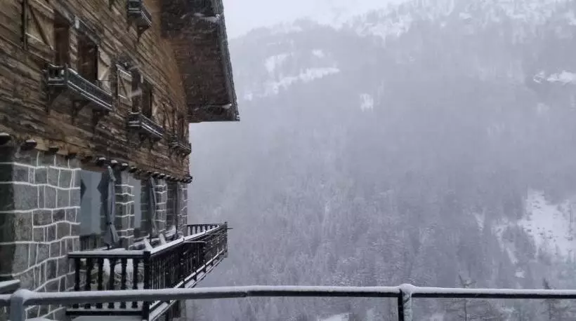 Hotelli & Restaurant Perret   Mountain People