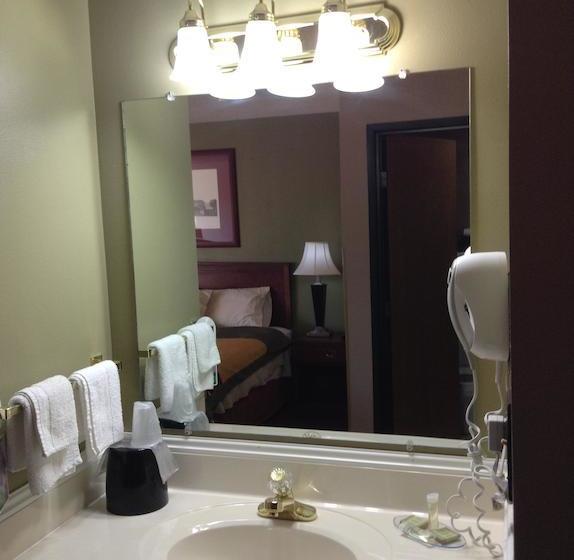 فندق على الطريق Heartland Hotel & Suites