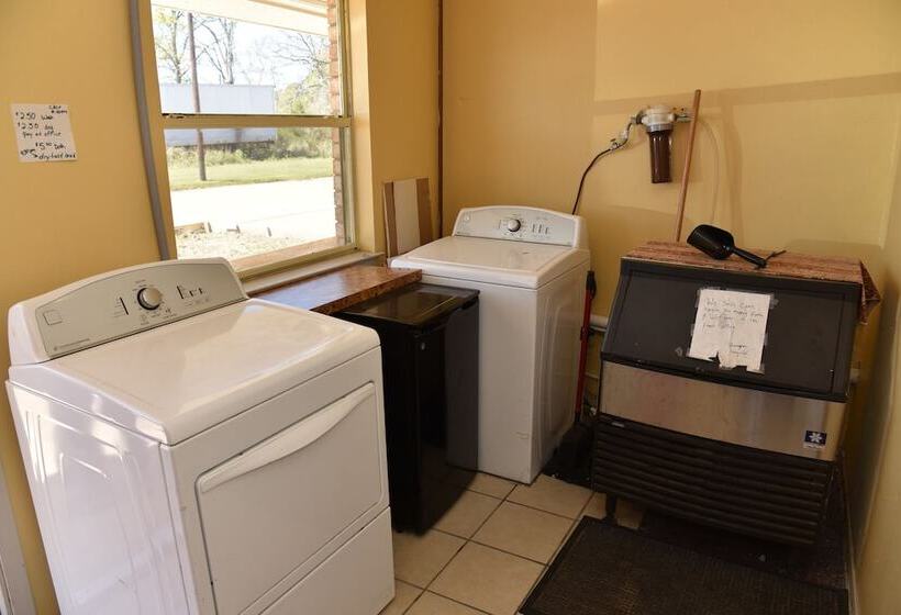 فندق على الطريق Van Inn