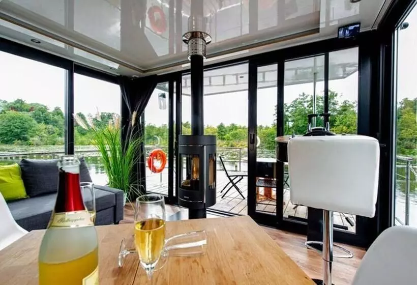 Hotelli Houseboat On The Dahme, Wildau