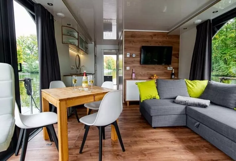 Hotelli Houseboat On The Dahme, Wildau