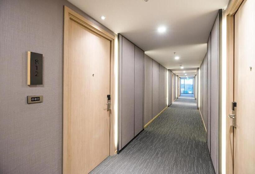 Arize Hotel Sri Racha