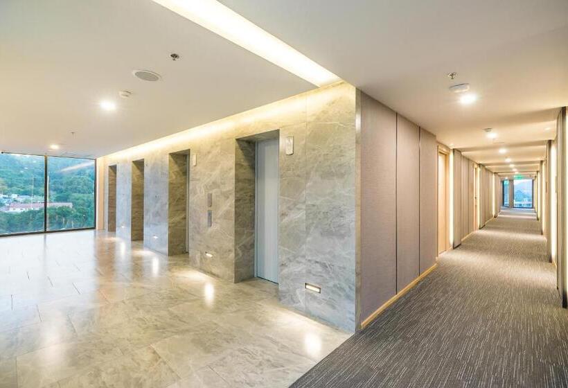 Arize Hotel Sri Racha