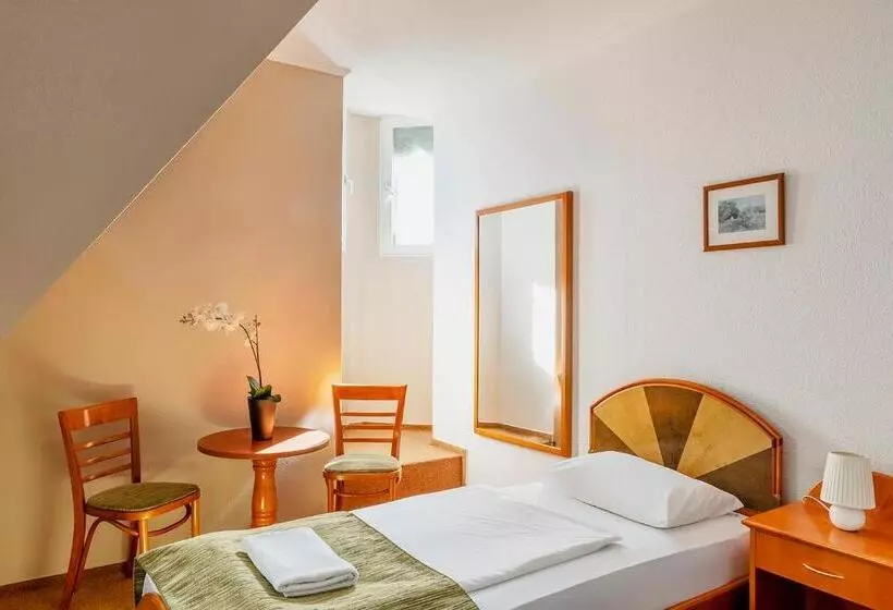 Baross City Hotel   Budapest