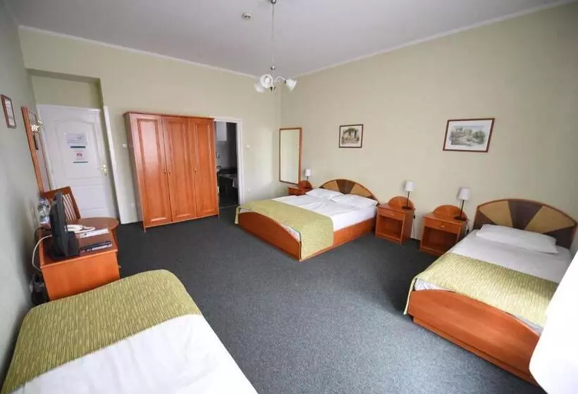 Baross City Hotel   Budapest