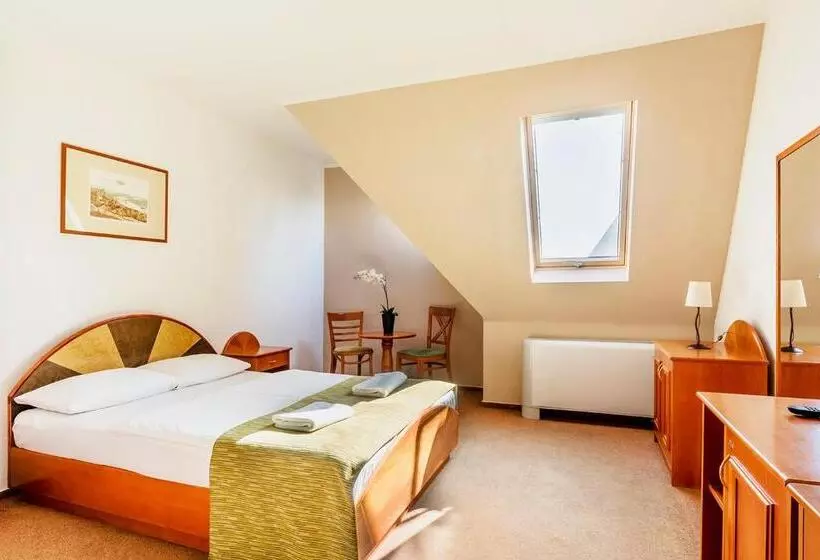 Baross City Hotel   Budapest