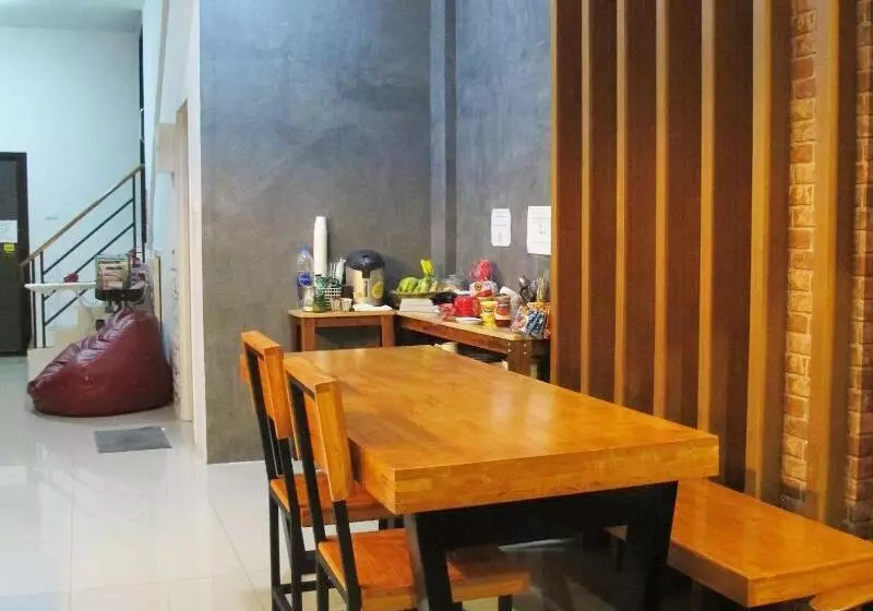 Homey Don Mueang Airport Hostel