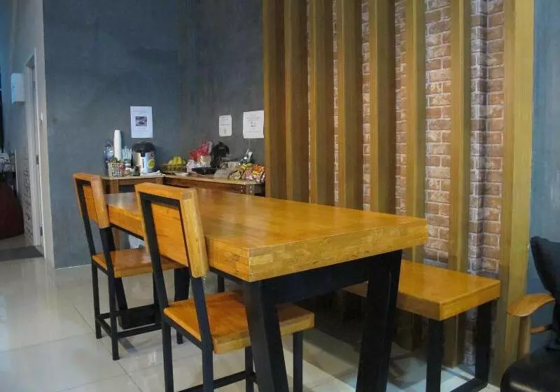 Homey Don Mueang Airport Hostel