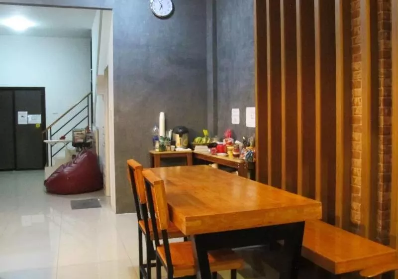 Homey Don Mueang Airport Hostel